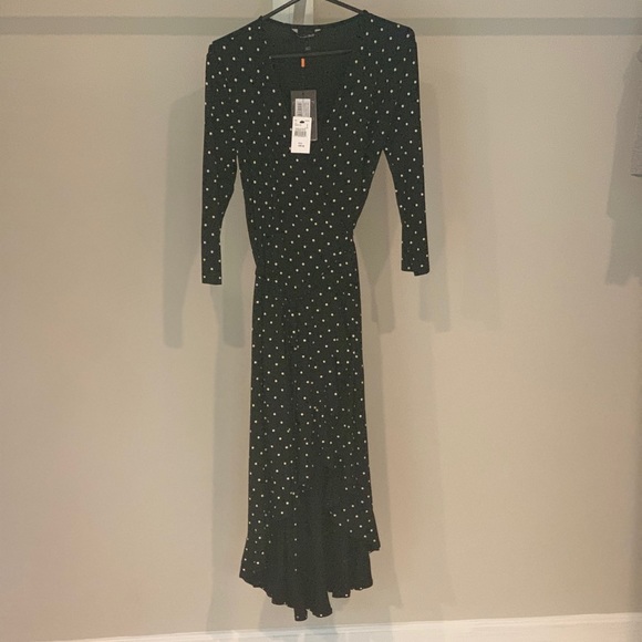 Isabella Oliver Issie Maternity Ruffle Dress - Picture 6 of 12